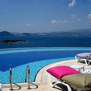 https://royal-heights-apartments.aegeanhotels.net